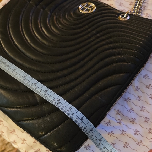 Henri Bendel 🖤🎀 No7 Black Quilted Leather Bag With Silver Hardware! - Picture 16 of 17
